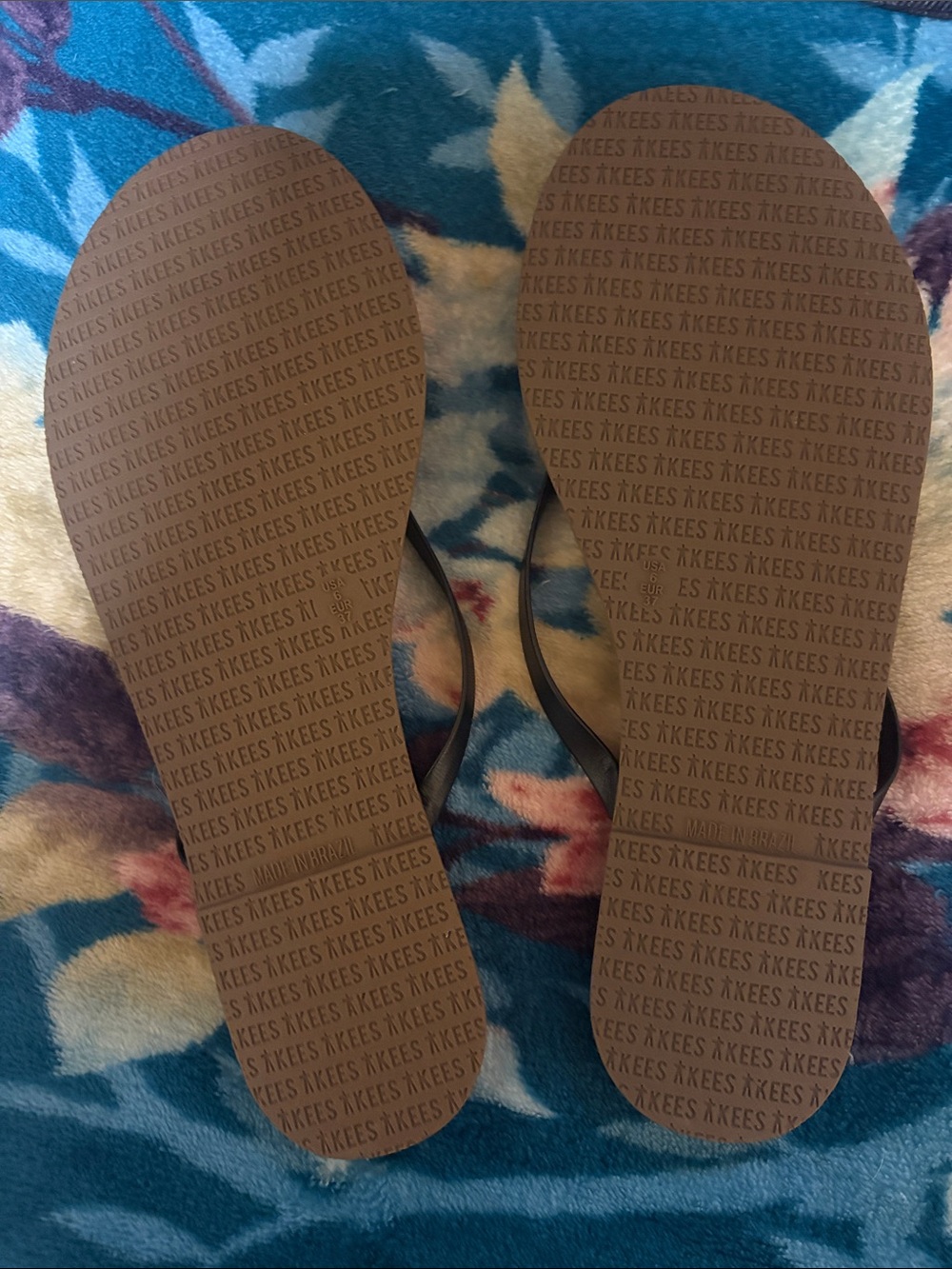 TKEES Black Slim-Strap Thong Sandals - Picture 3 of 4